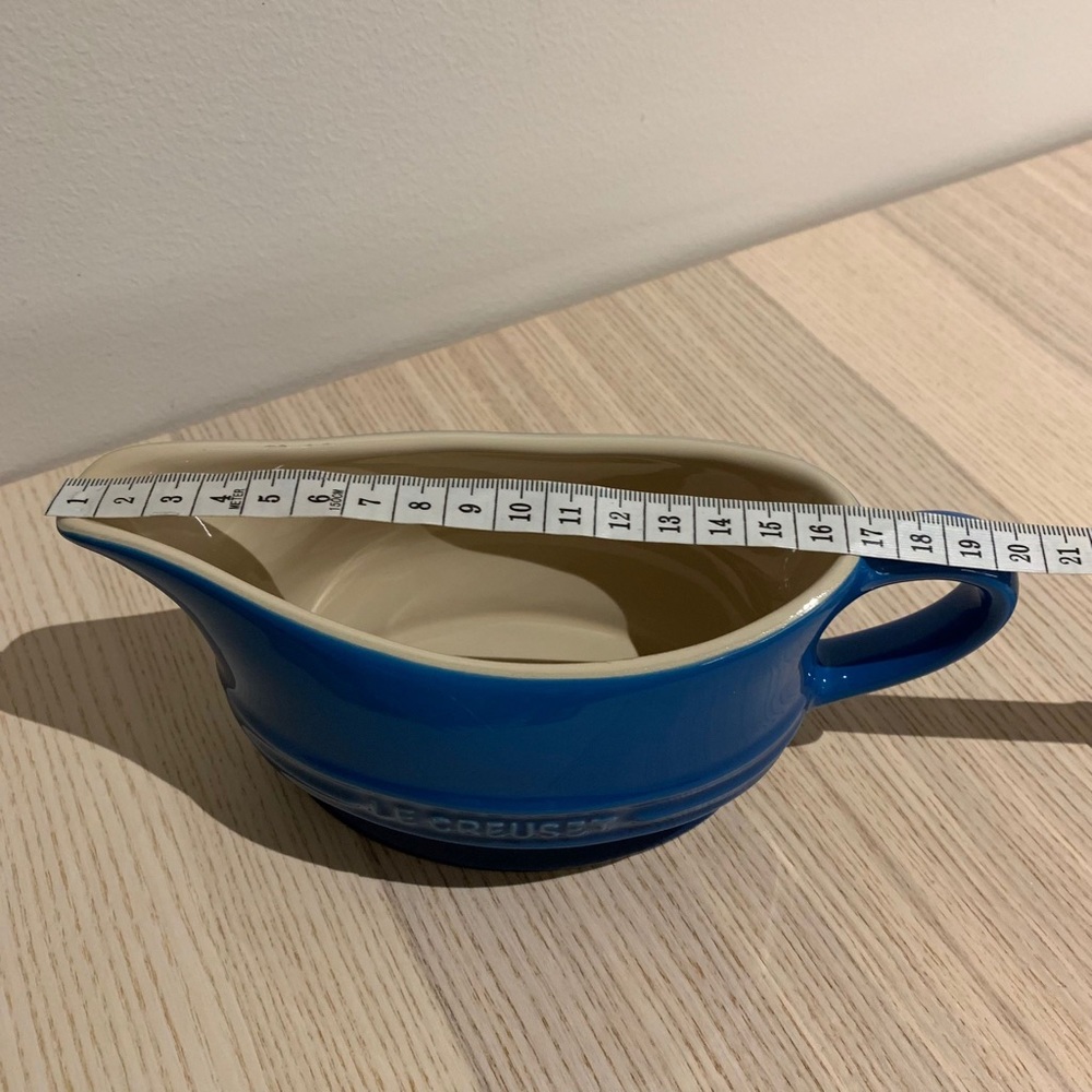 Le Creuset Stoneware Gravy Jug - Picture 6 of 6